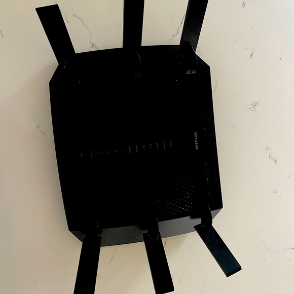 NETGEAR Nighthawk X6 Smart Wi-Fi Router (R8000) - AC3200 Tri-band Wireless Speed